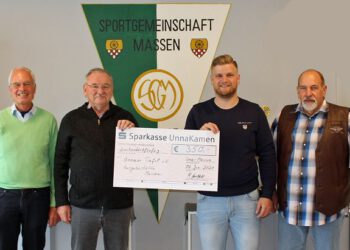 Übergabe eines Spenden-Schecks über 350 Euro an die Tafel Unna e.V.