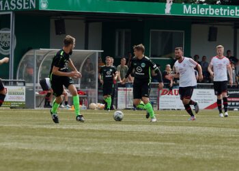 Bereits am Freitag eröffnet die erste Mannschaft die Bezirksliga 8