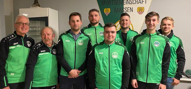 Massener Fußball-Schiedsrichter im neuen Outfit